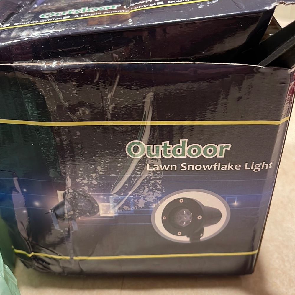 like new - outdoor lawn lights